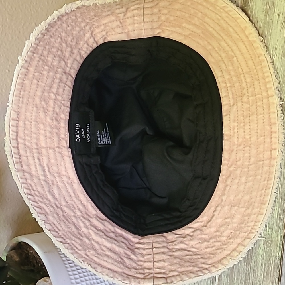 Pink bucket hat - Picture 3 of 3